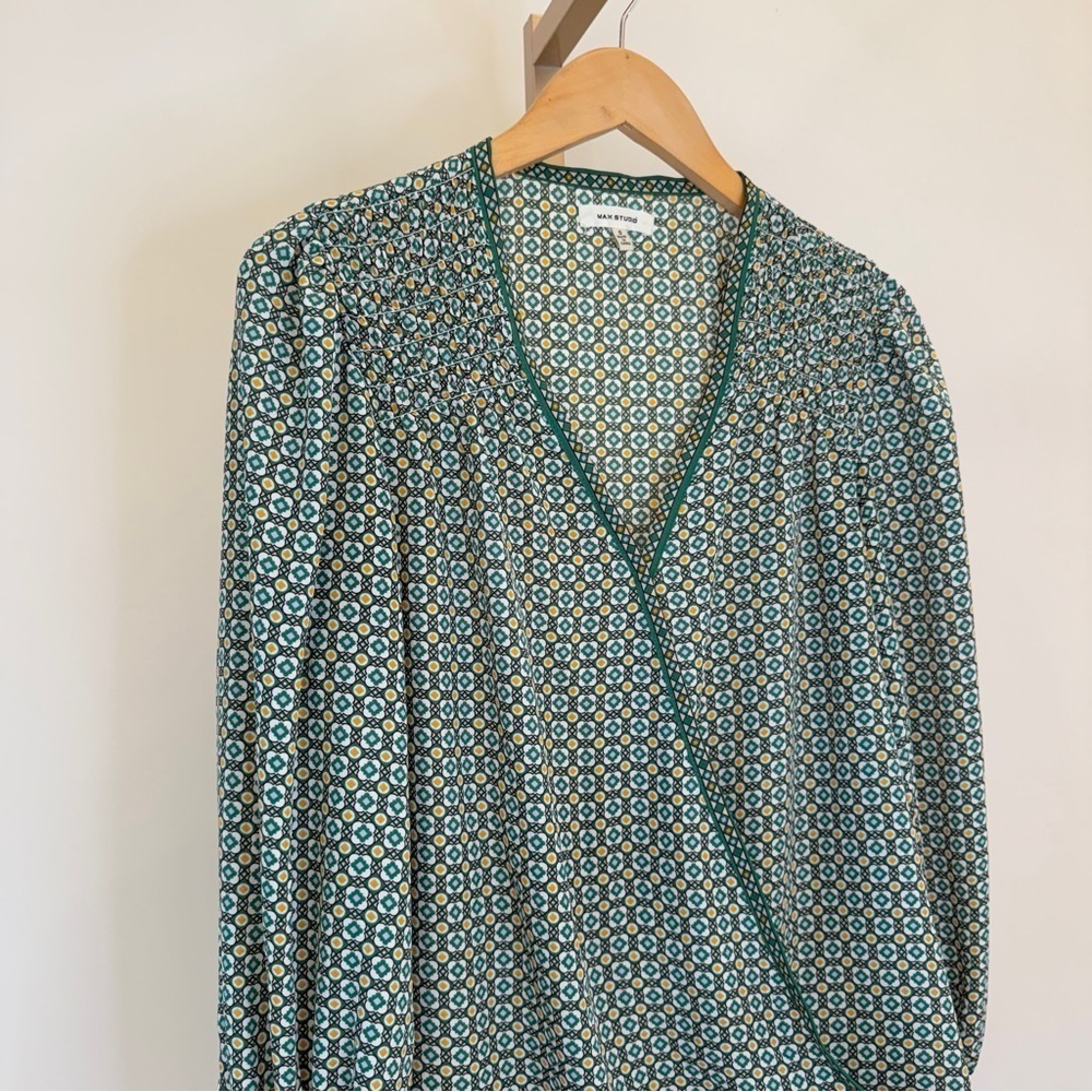 Max Studio Women's Green Geometric Print V-Neck Blouse Size S - Picture 2 of 11
